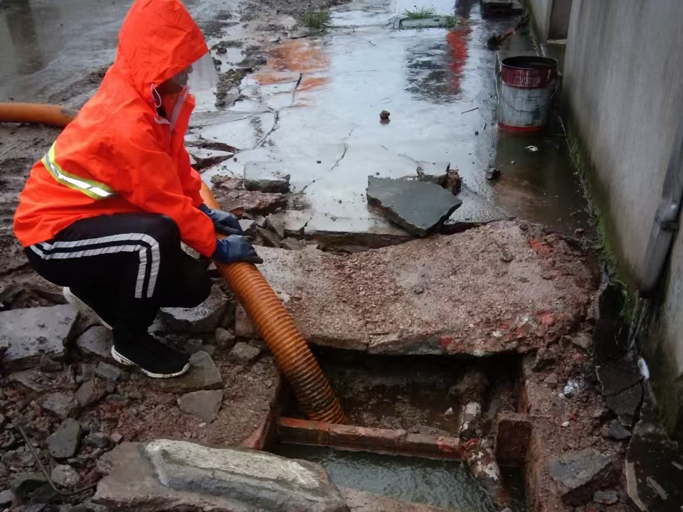 五桂山专业清理污水池 炜誉市政以规范流程守护城市 “肠道”